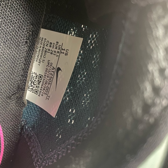 Nike Air Max - Women’s 11 - Brand New - Picture 6 of 8